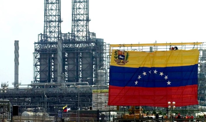 EU creó la industria petrolera de Venezuela y su nacionalización fue “robo