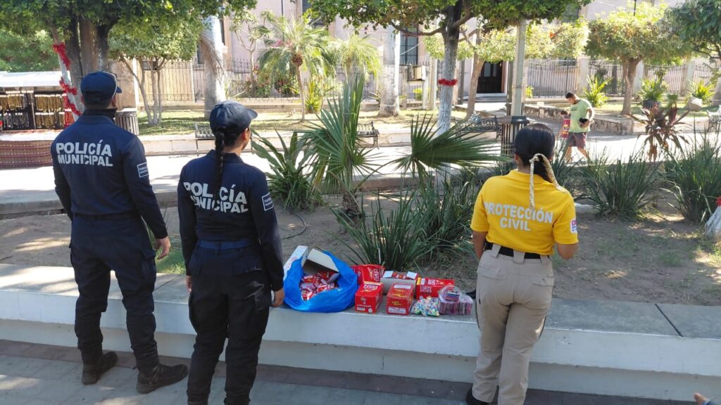 Elementos de seguridad junto a pirotecnia asegurada