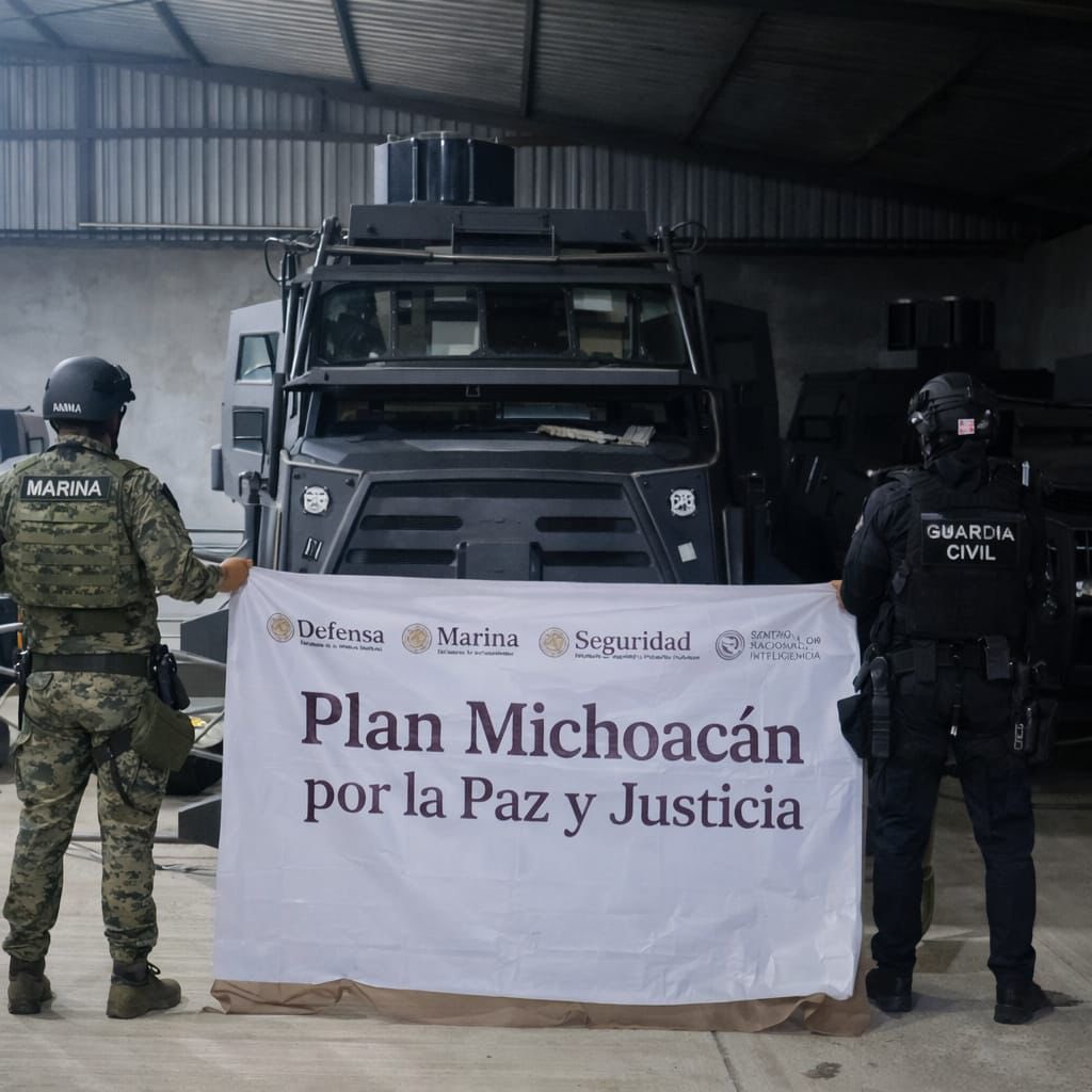 Aseguran bodega con vehículos blindados artesanales y droga en Coahuayana, Michoacán