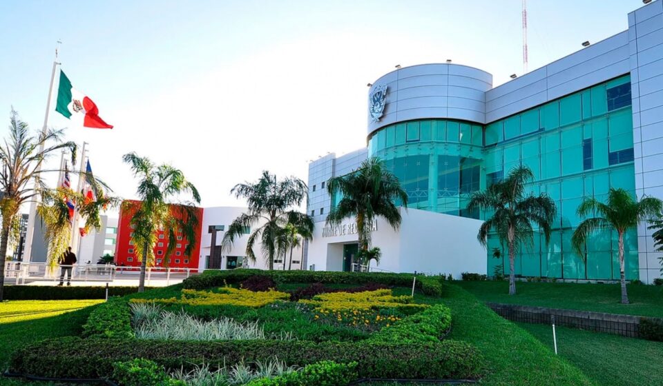 Torre de rectoría de la UAS en Culiacán