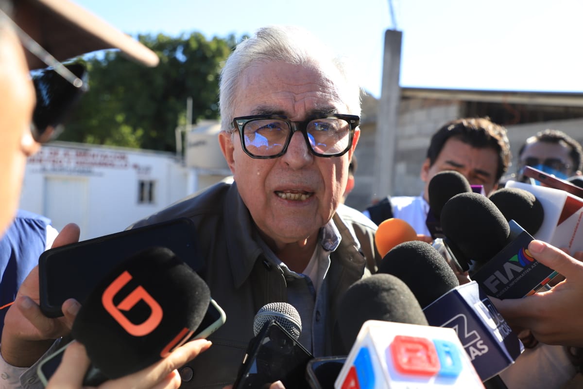El gobernador de Sinaloa Rubén Rocha Moya en entrevista con los medios de comunicación