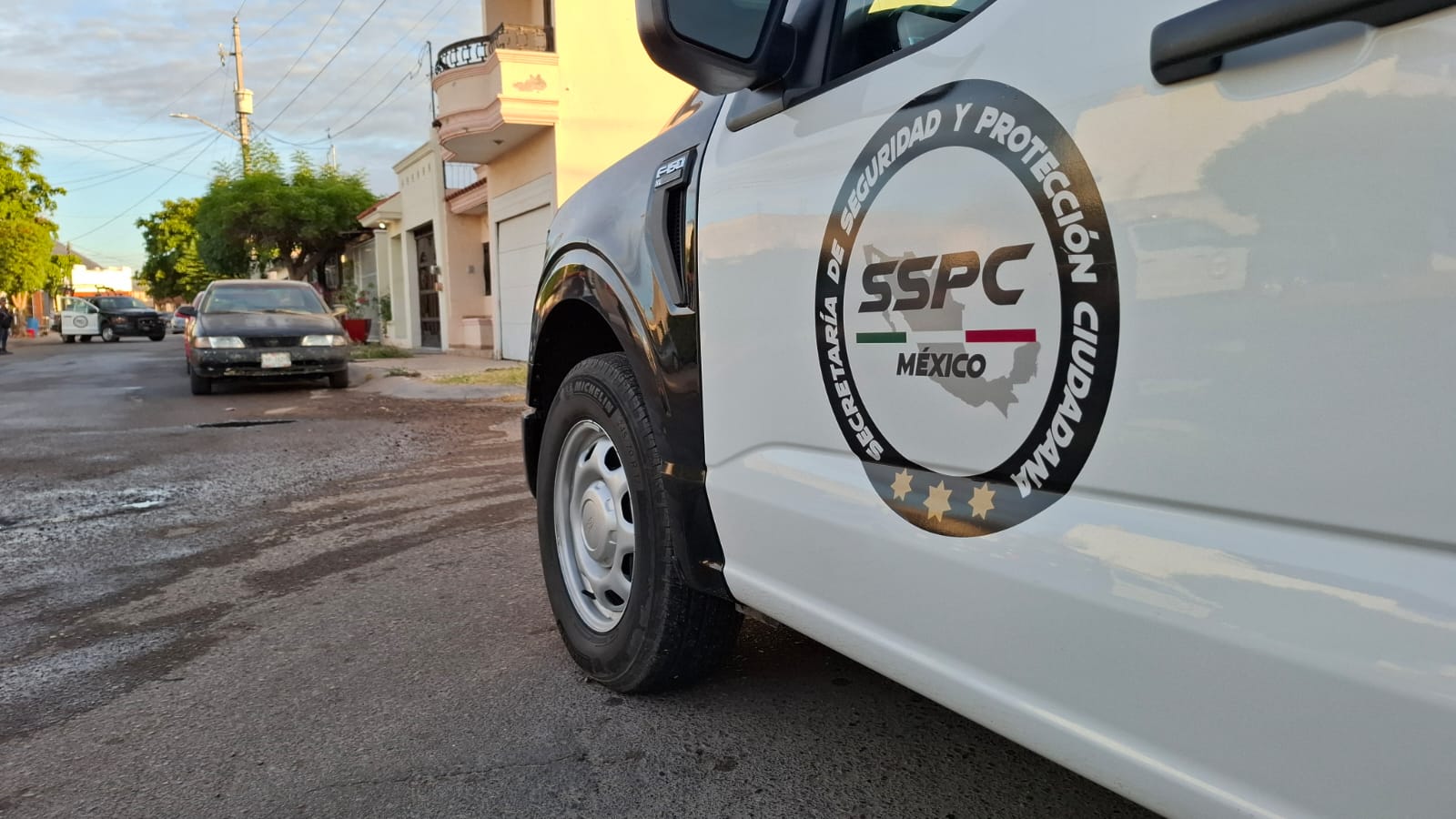 Unidad de la SSPC en una calle de un vecindario