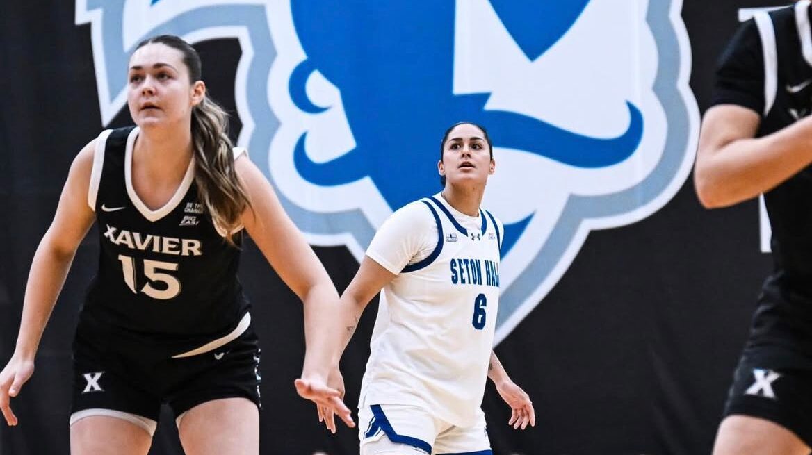 Tres jugadoras de basquetbol