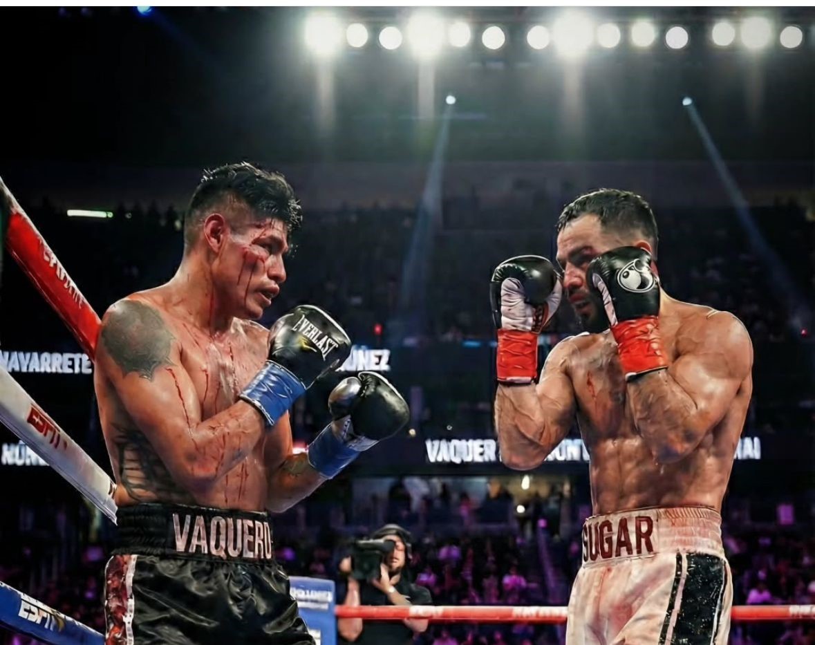 Eduardo “Sugar” Núñez y Emanuel “Vaquero” Navarrete en un ring