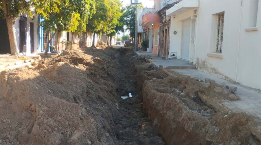 Trabajos de rehabilitación en la calle Galeana de Mazatlán