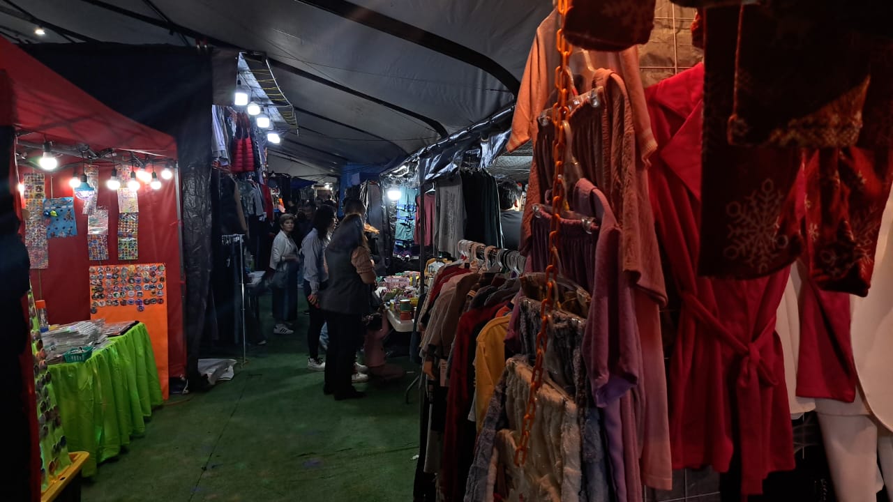 Se generalizan ventas en puestos de tradicional Verbena Navideña