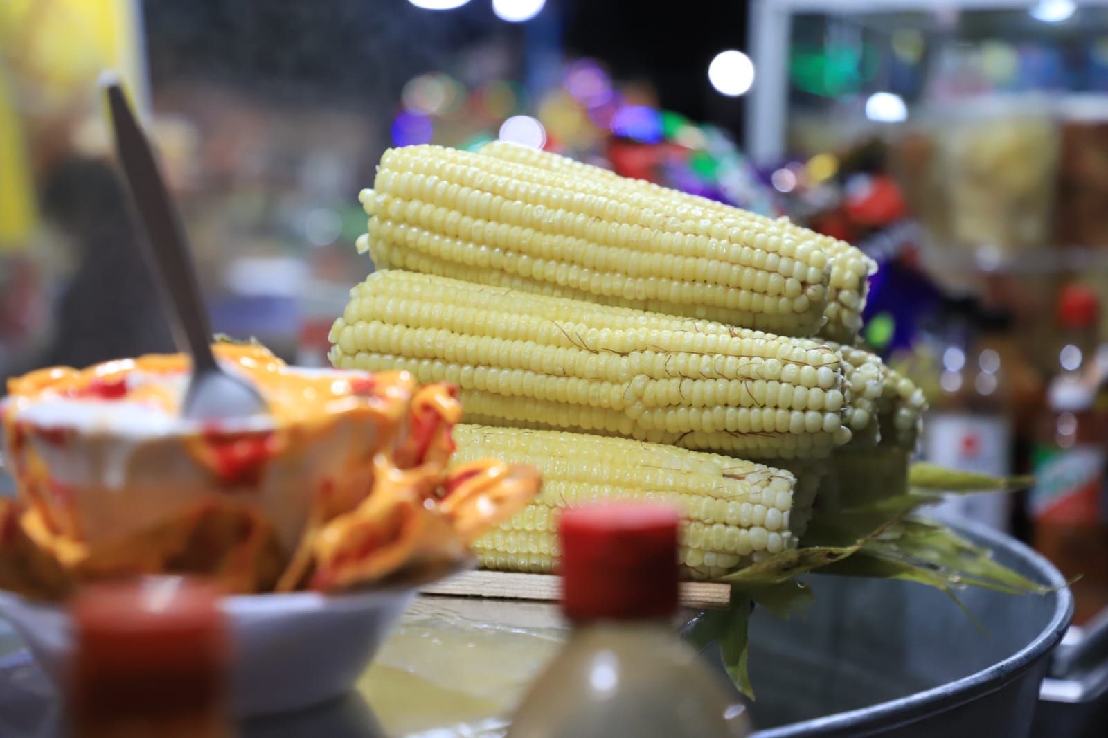 Elotes apilados como pirámide