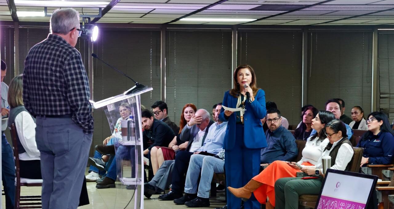Secretaria de Educación Pública y Cultura, Gloria Himelda Félix Niebla en conferencia semanera de Rubén Rocha Moya
