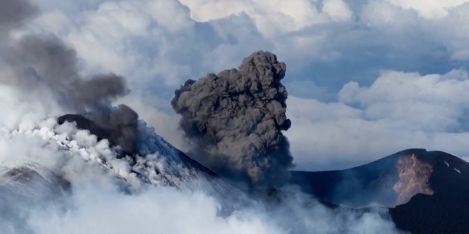 Volcán Etna entra en una nueva fase eruptiva; así fue el impactante momento: VIDEO