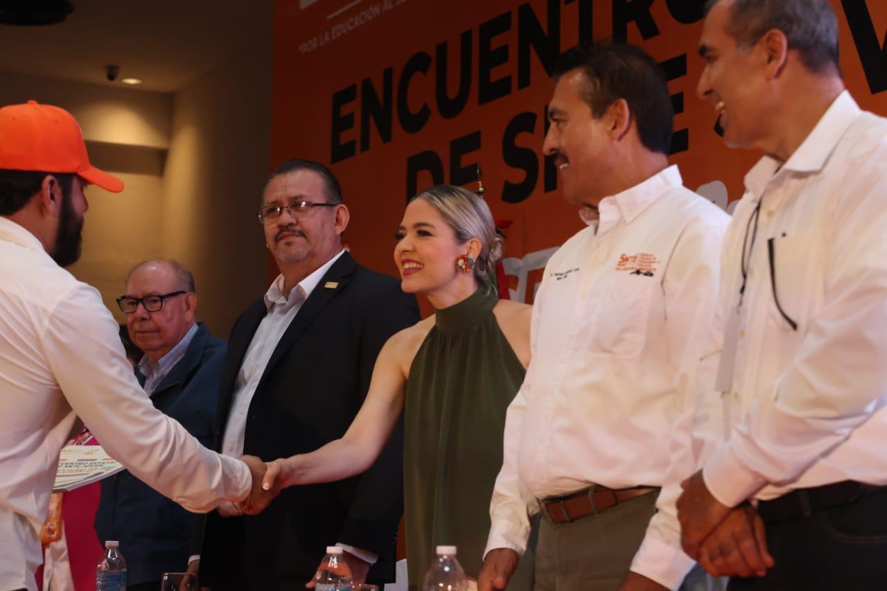 Estrella Palacios en encuentro Estatal del SNTE Joven en Mazatlán