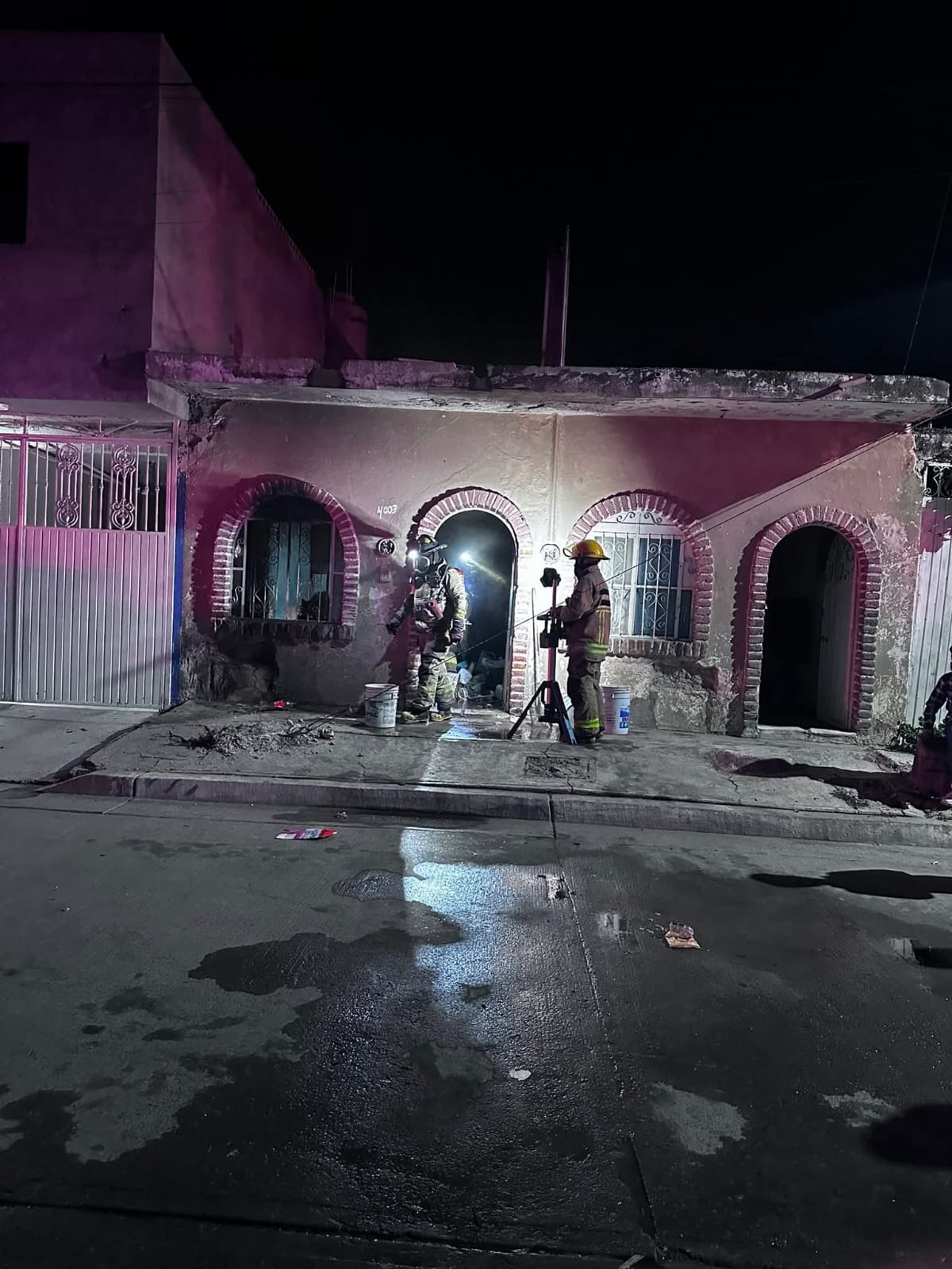 Vecinos actúan con tiempo: se registra incendio en vivienda de la colonia Morelos en Mazatlán