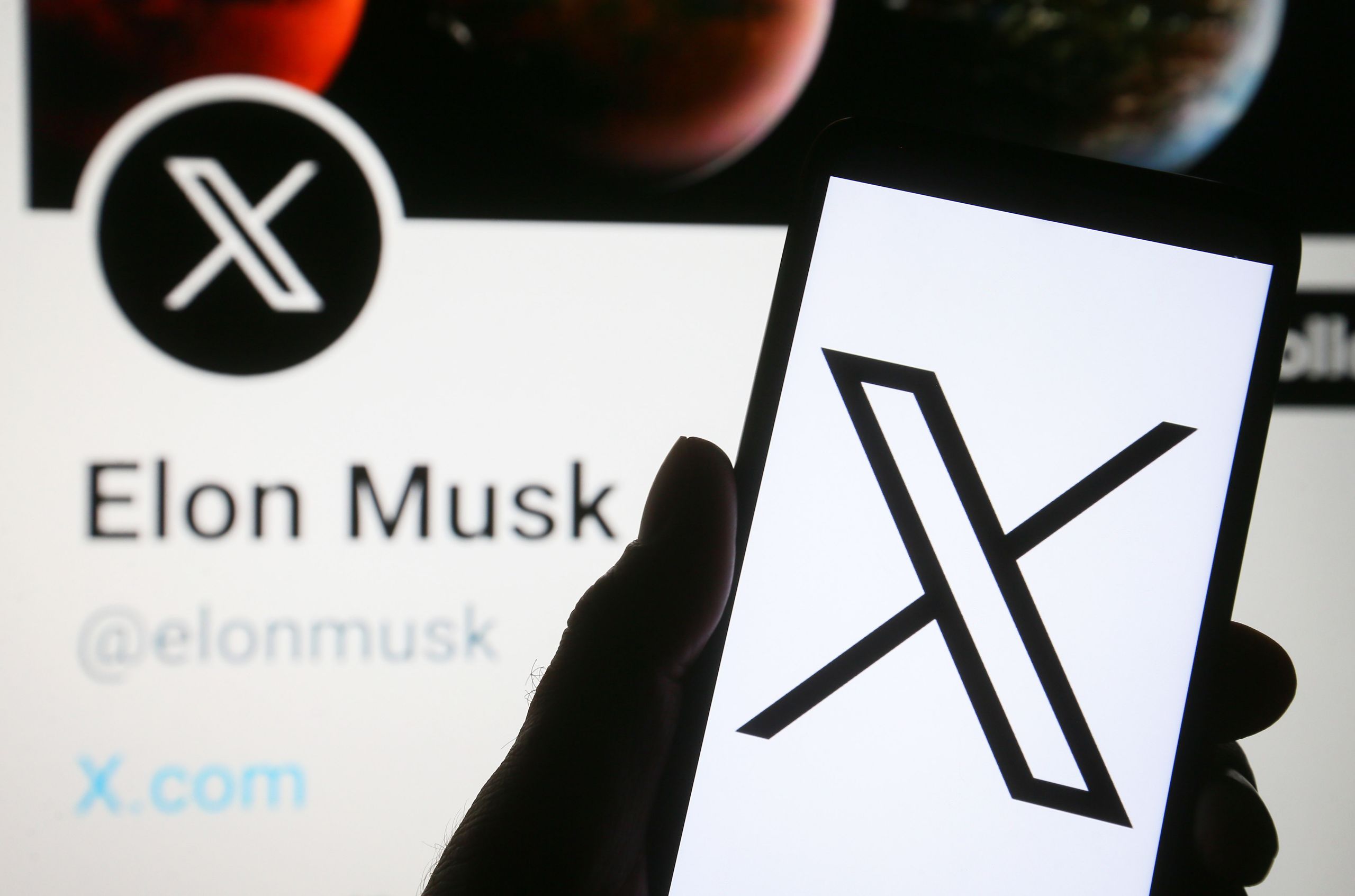 Unión Europea impone multa de 120 millones de euros a X, la red social de Elon Musk