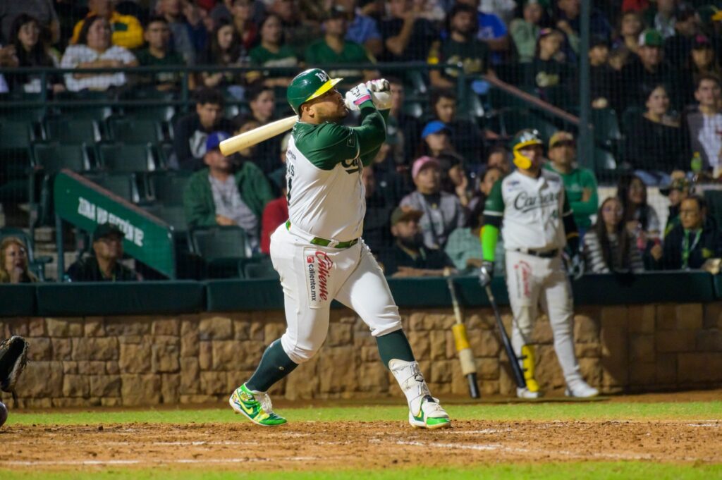 Yasmany Tomás en el campo de juego