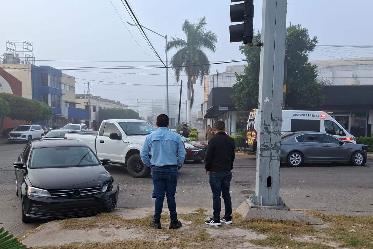 Vehículos tras choque en Los Mochis