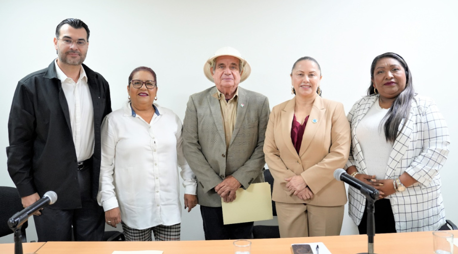 Diputados integrantes de la Comisión de Asuntos Migratorios del Congreso del Estado de Sinaloa.