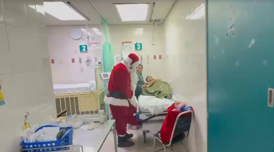 Doctor alegra a niños enfermos de Guasave.