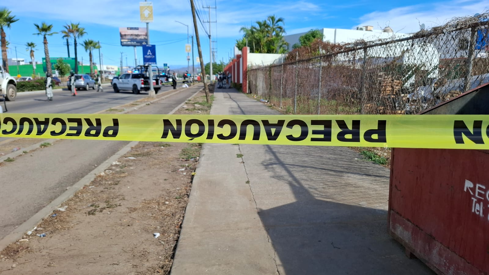 Zona delimitada donde se encuentra restos humanos en una hielera en Imala en Culiacán