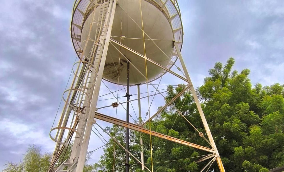 Contenedor de agua en Tamazula