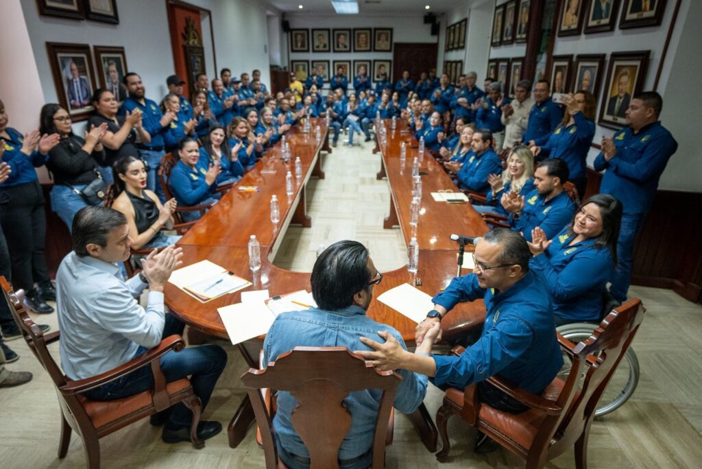 Julio Duarte Apan en reunión con Juan de Dios Pantoja