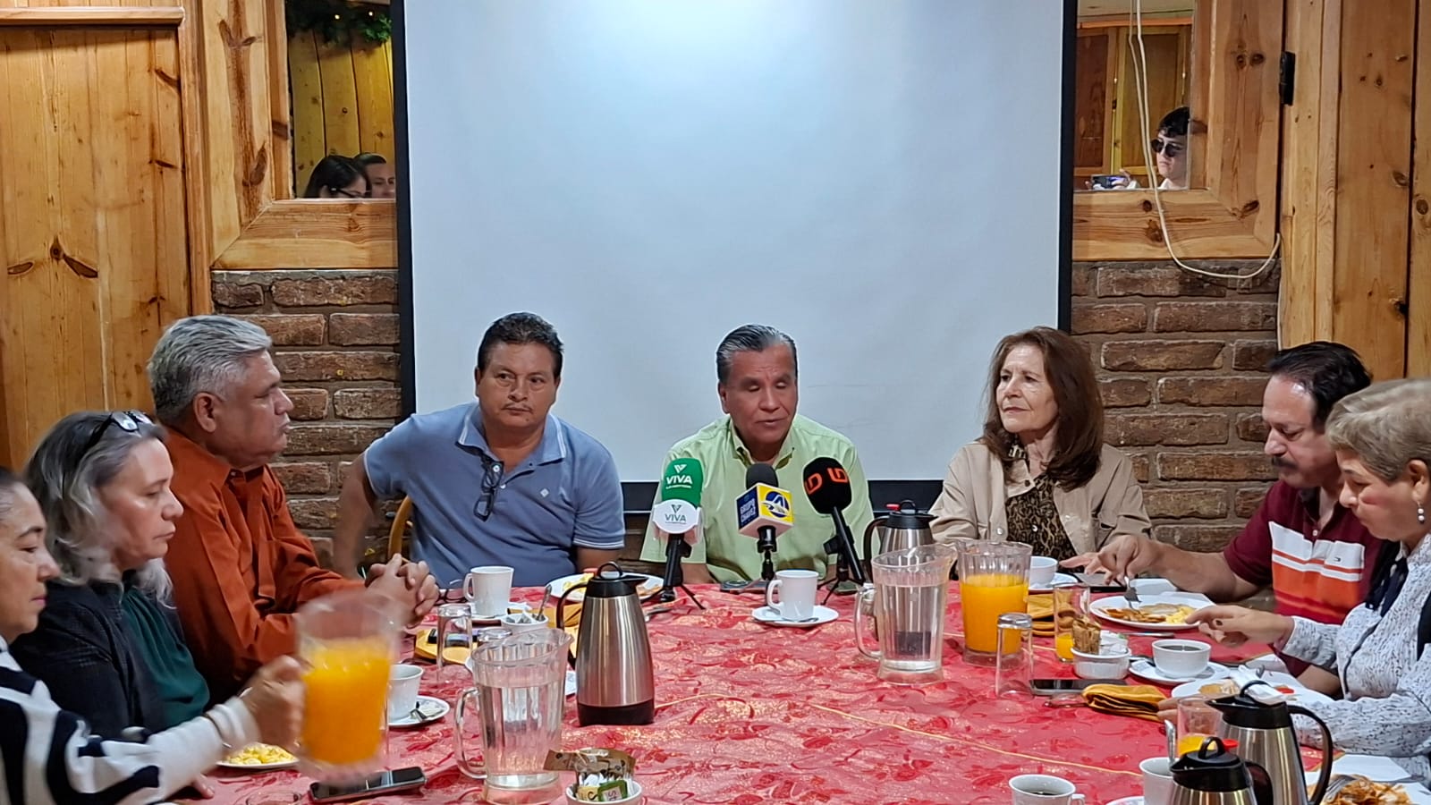 Jubilados de la UAS en reunión