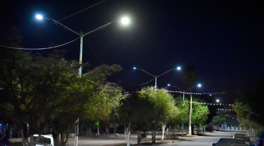 Luminarias en calles de Los Mochis