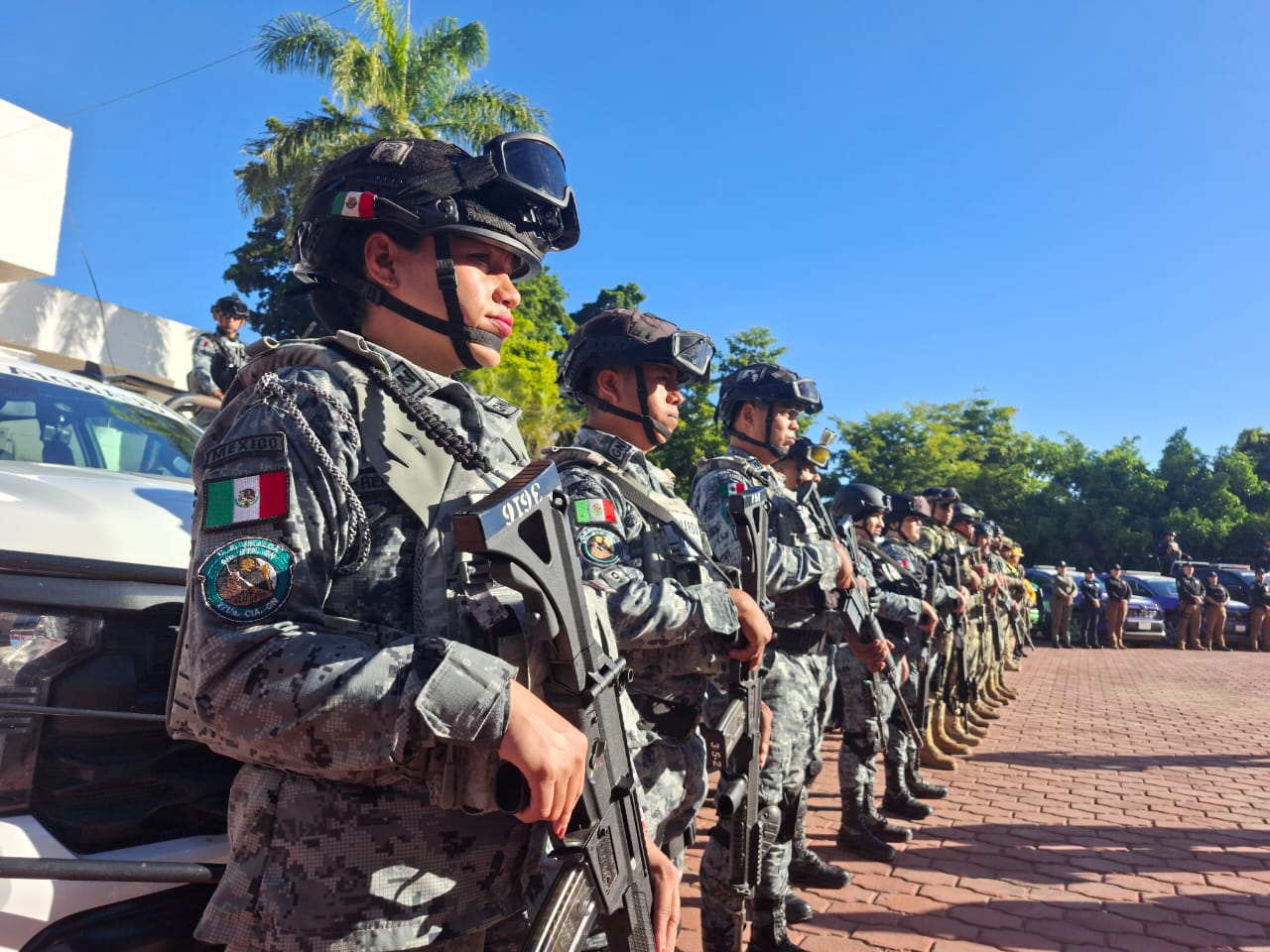 Militares formados en un evento gubernamental
