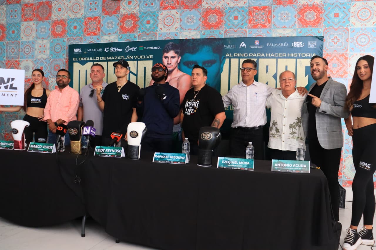 Conferencia de prensa previo a la pelea de Marco Verde