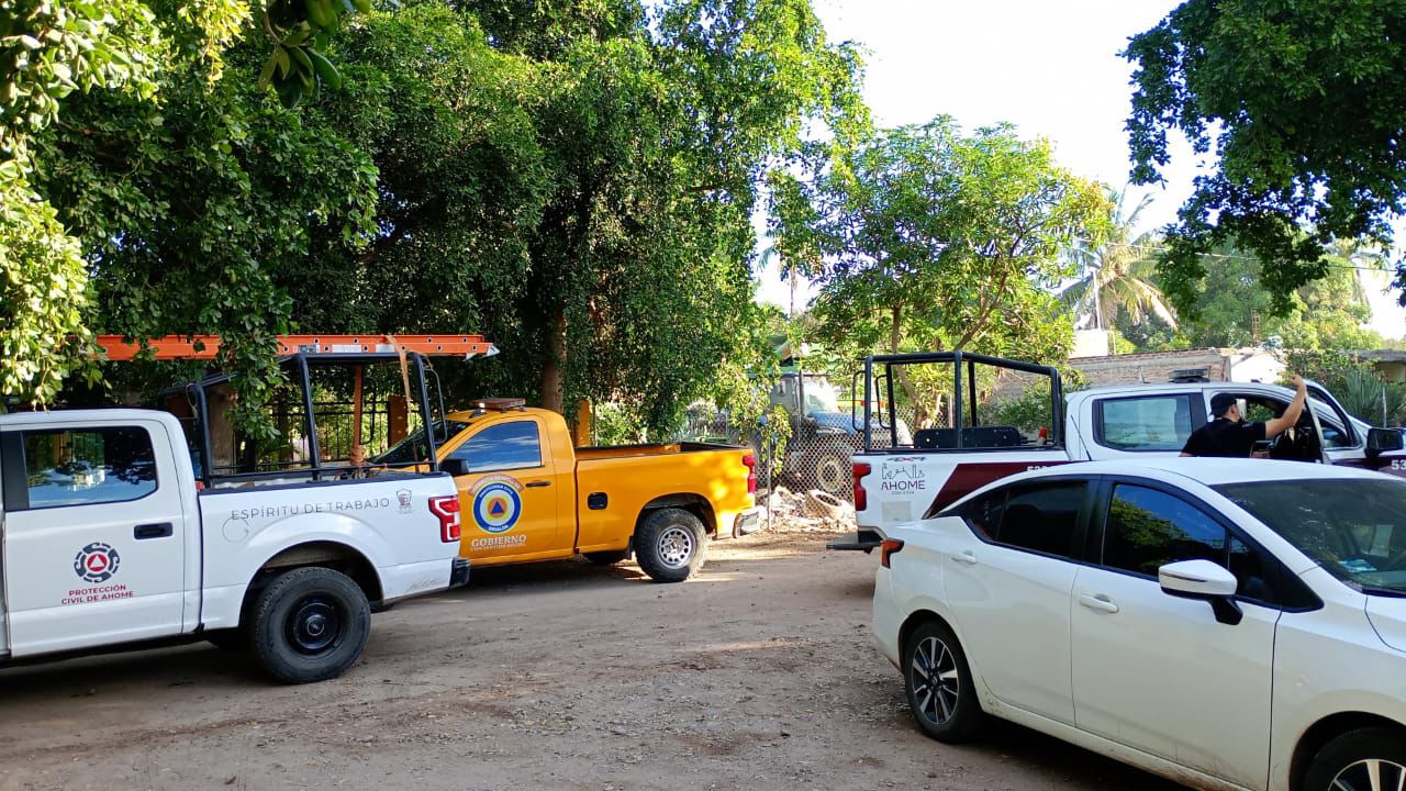 Camionetas de Protección civil en zona de Ahome donde ocurrió fuga de amoniaco