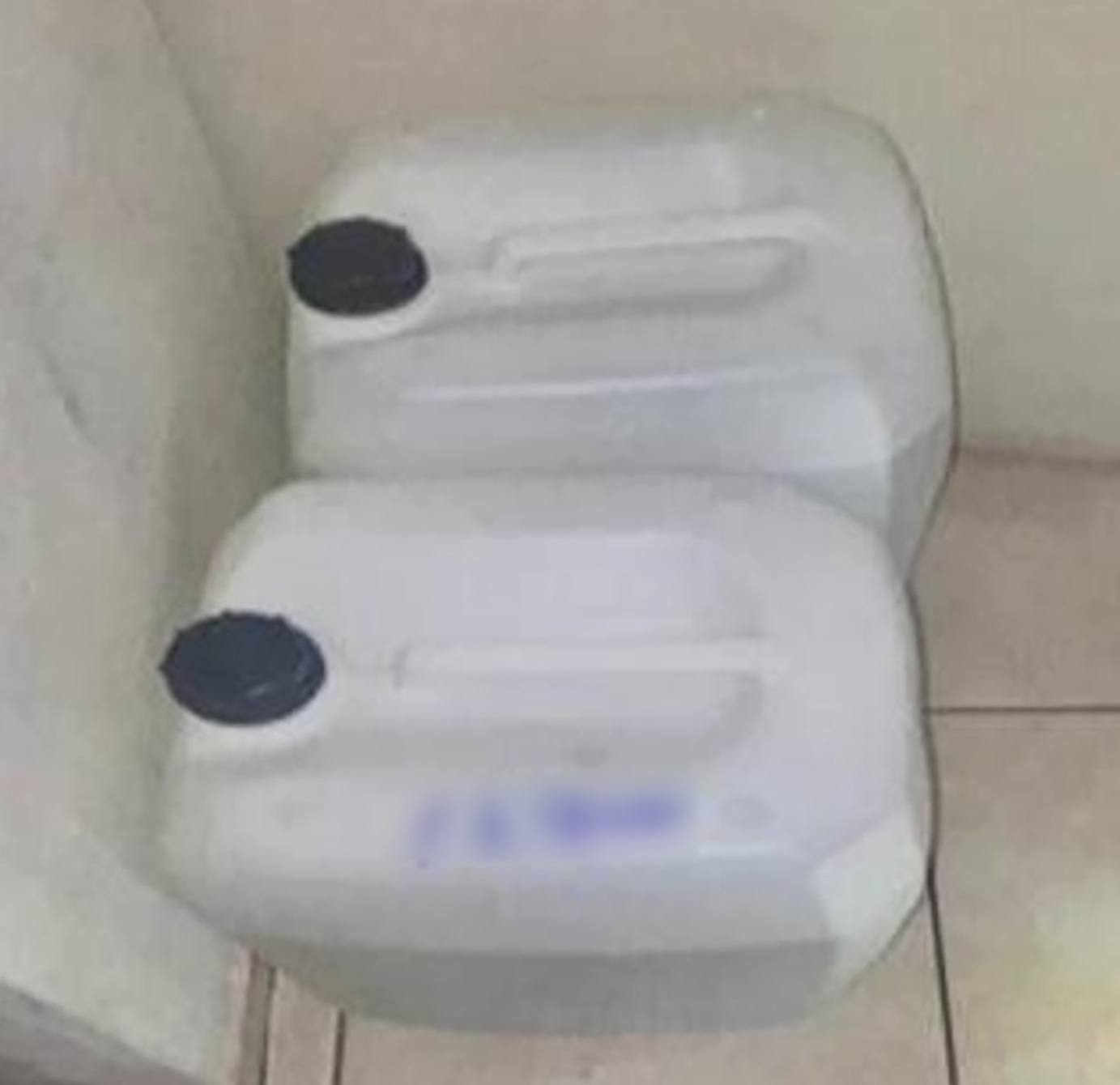 Dos garrafones