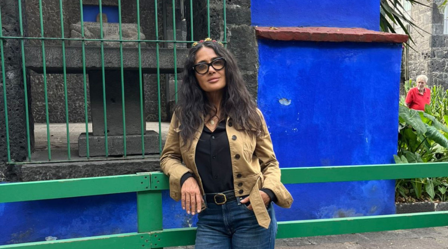 Salma Hayek en su visita al museo de Frida Kahlo.