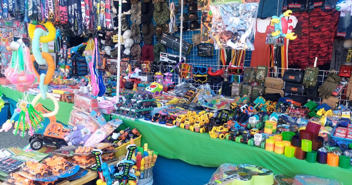 Ventas navideñas en tianguis