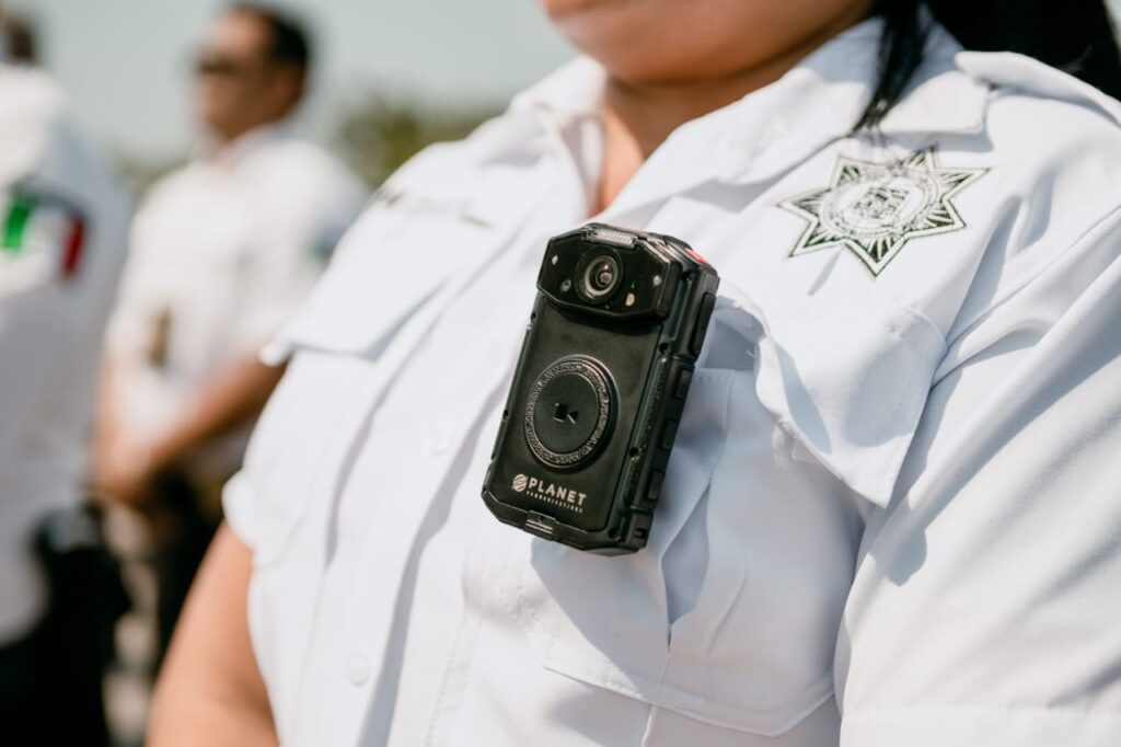 videocámaras a tránsitos y policías