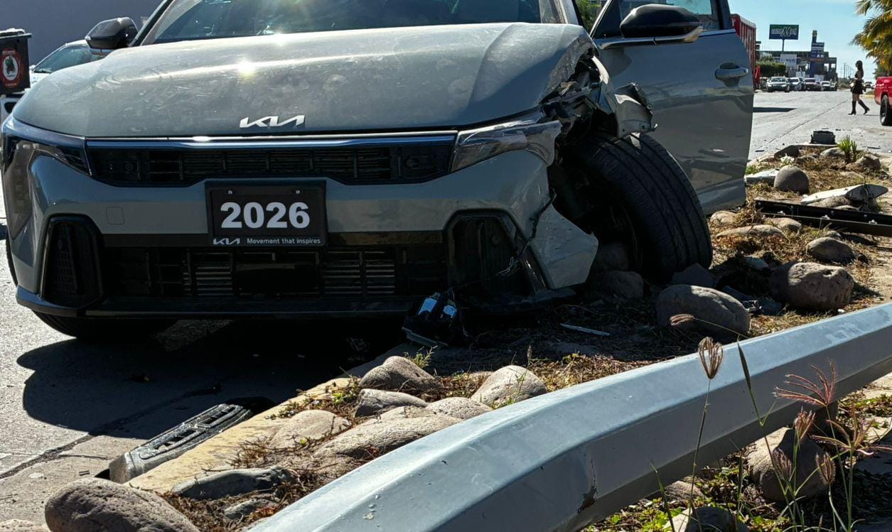 Carro con placas del 2026