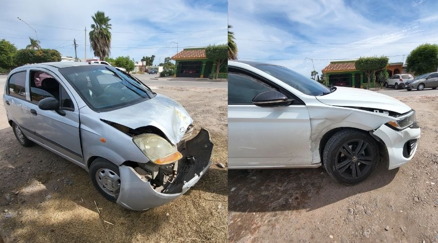 Dos carros chocados en Los Mochis