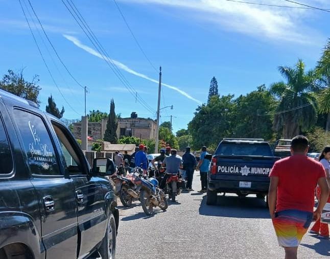 Choque de moto y camioneta deja una persona sin vida