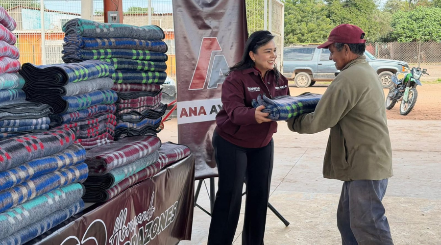 Ana Ayala, diputada federal de Morena, entrega apoyos invernales en comunidades de Ahome