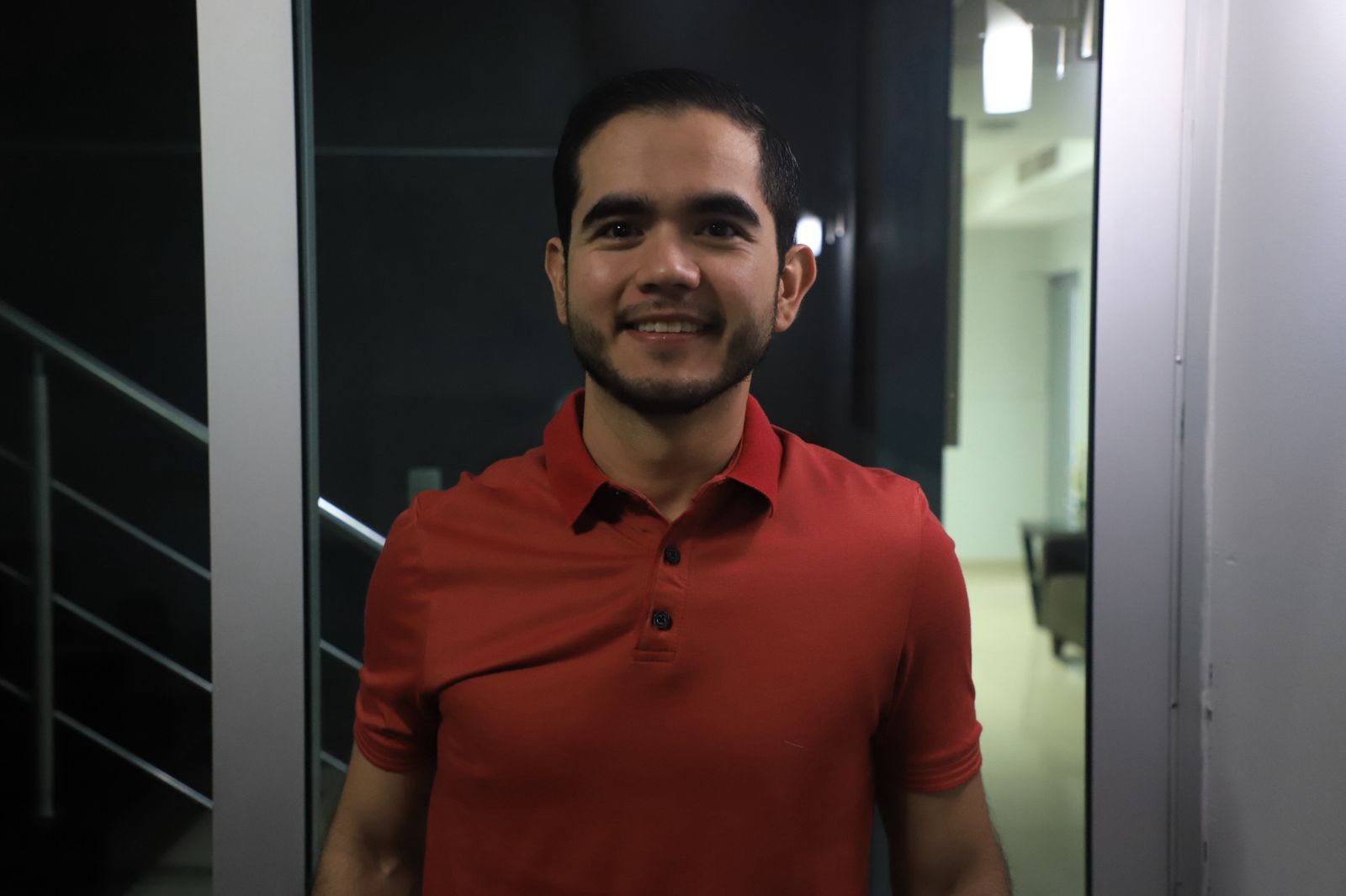 Saul Meza López, director del Instituto Sinaloense de la Juventud posando para la foto