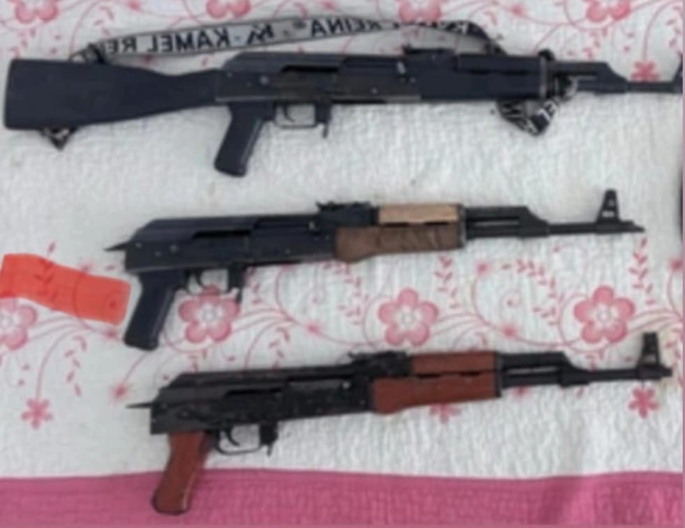Armas largas aseguradas.