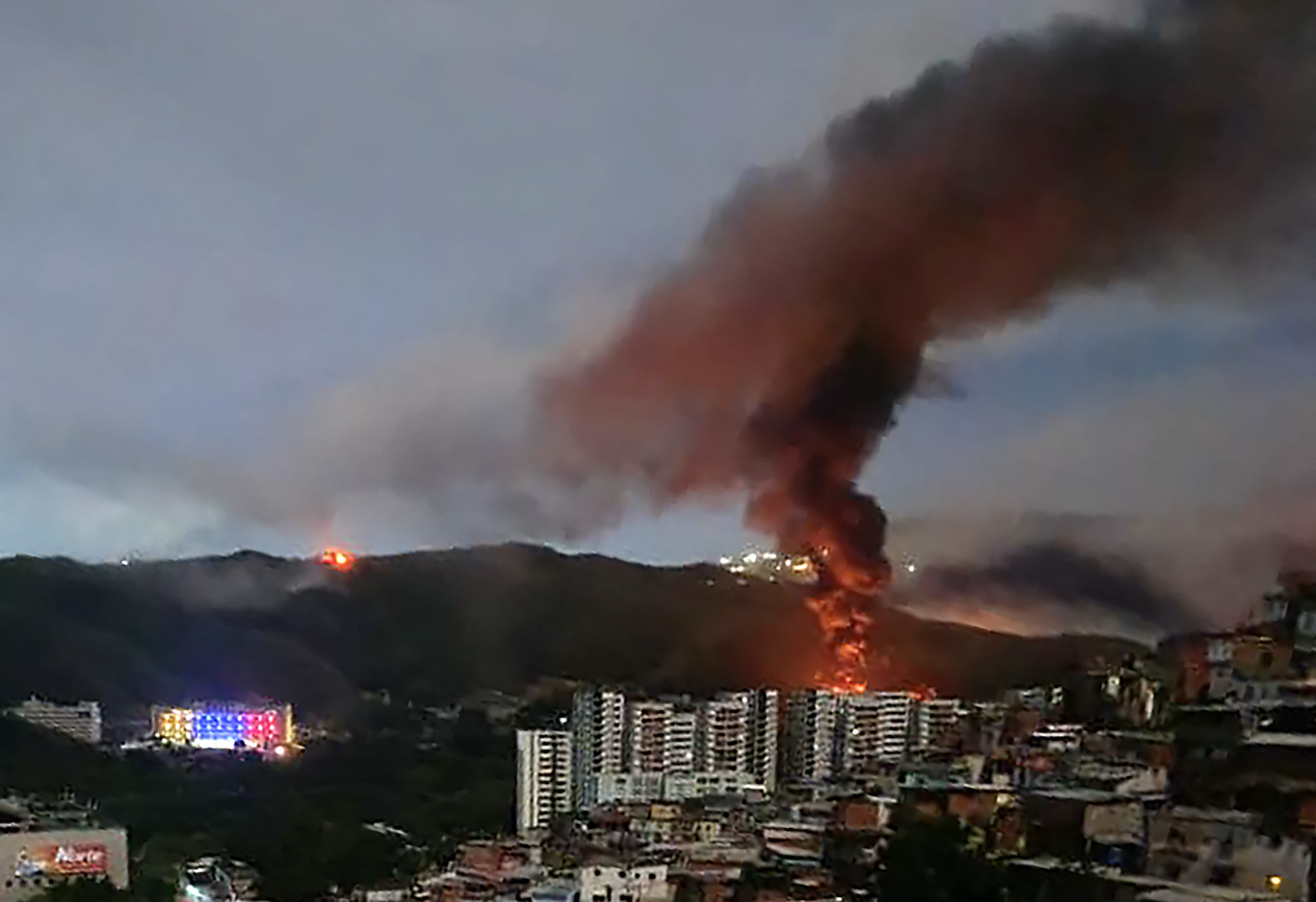 Embajada de México en Venezuela pide evitar viajes a dicho país tras intervención de EU