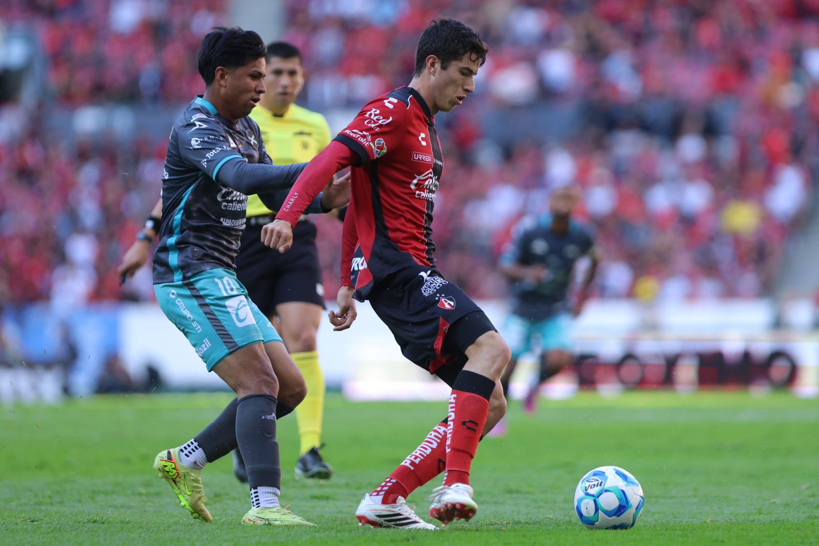 Juego entre Mazatlán FC y Atlas en Liga MX 2026