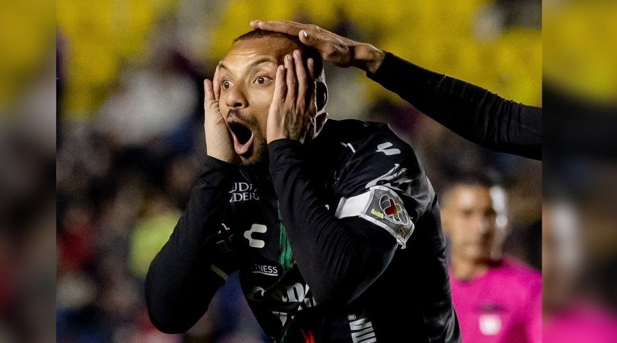 Jugador del San Luis con cara de sorprendido