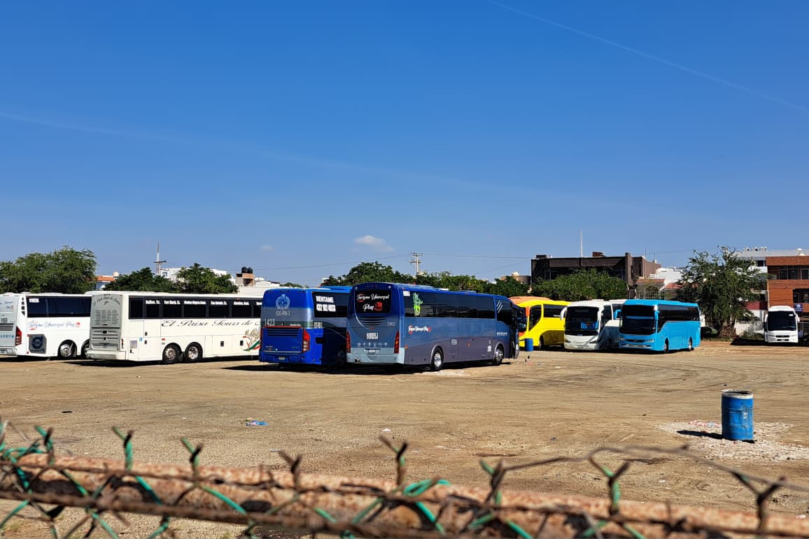Autobuses estacionados en Mazatlán