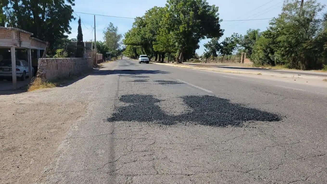 Bache de la carretera México 15 en Ahome