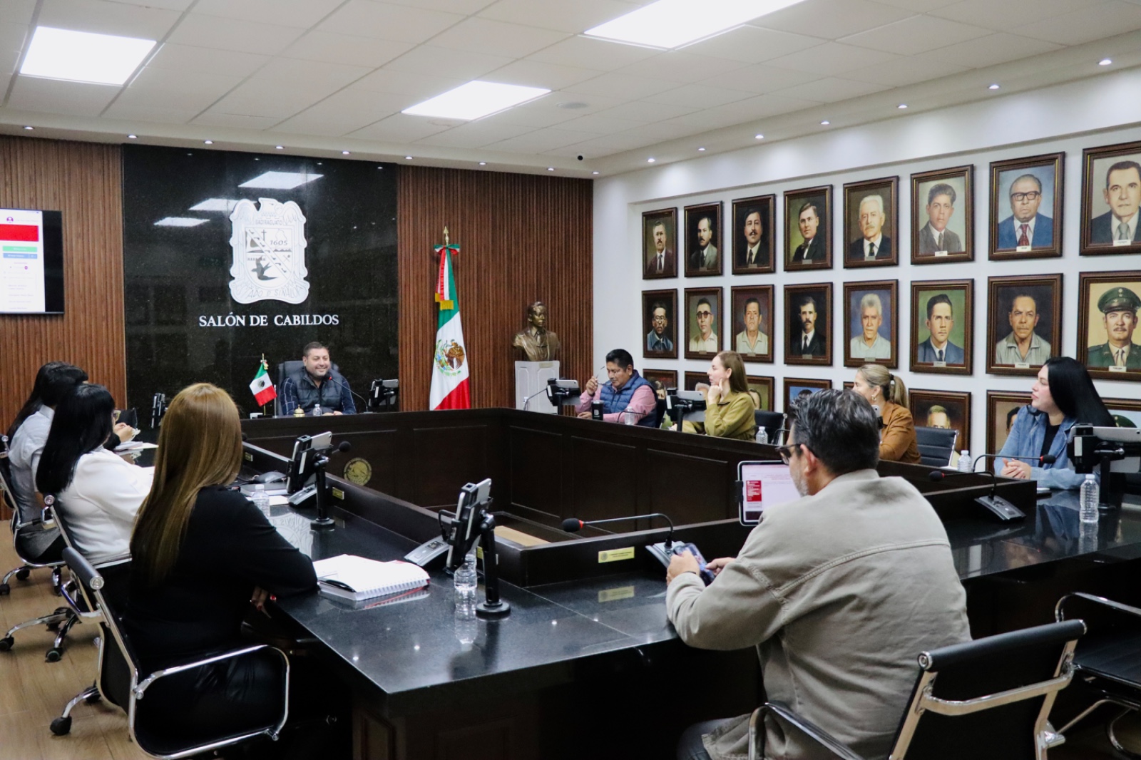 Alcalde de Badiraguato en cabildo de ayuntamiento