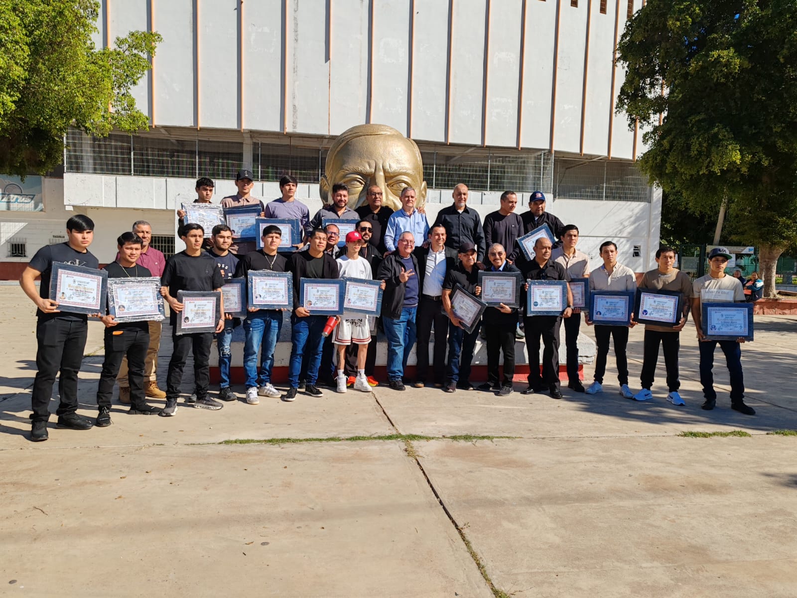 Se reconoce en Ahome a lo mejor del boxeo y lucha libre del 2025