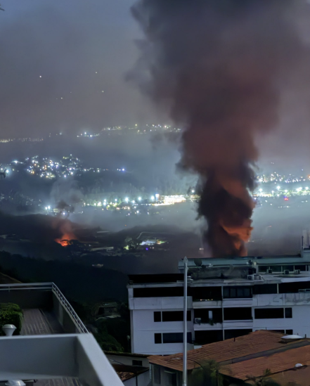 Videos: Reportan explosiones y sobrevuelos militares en Caracas durante la madrugada