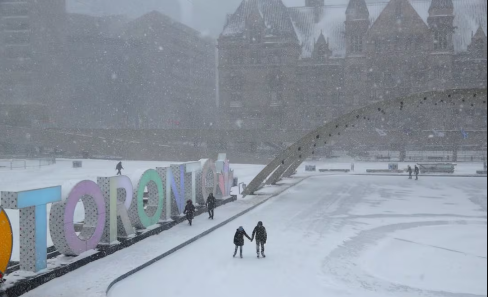 Emergencia climática en Toronto tras la mayor nevada en décadas