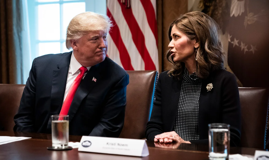 Trump mantiene a Kristi Noem al frente de Seguridad Nacional pese a la polémica en Minnesota