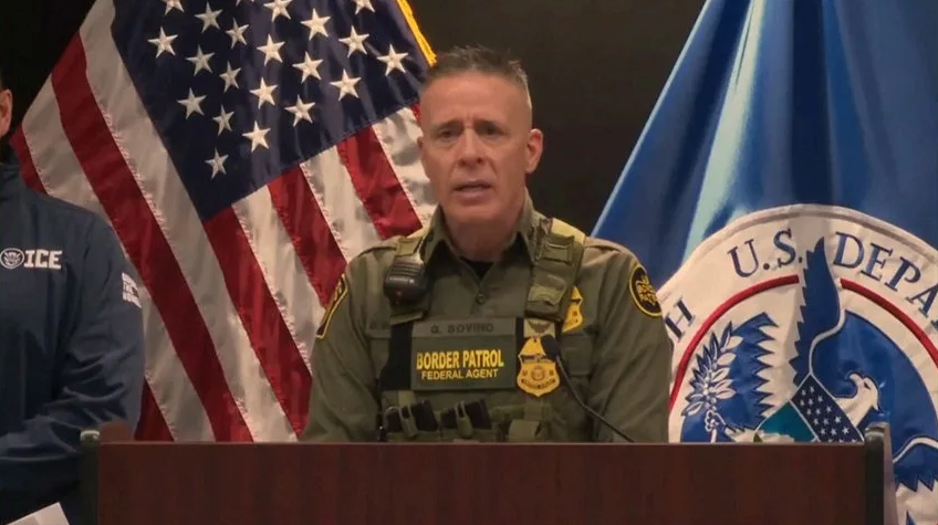 Trump retira a jefe operativo del ICE en Minnesota en medio de crisis social