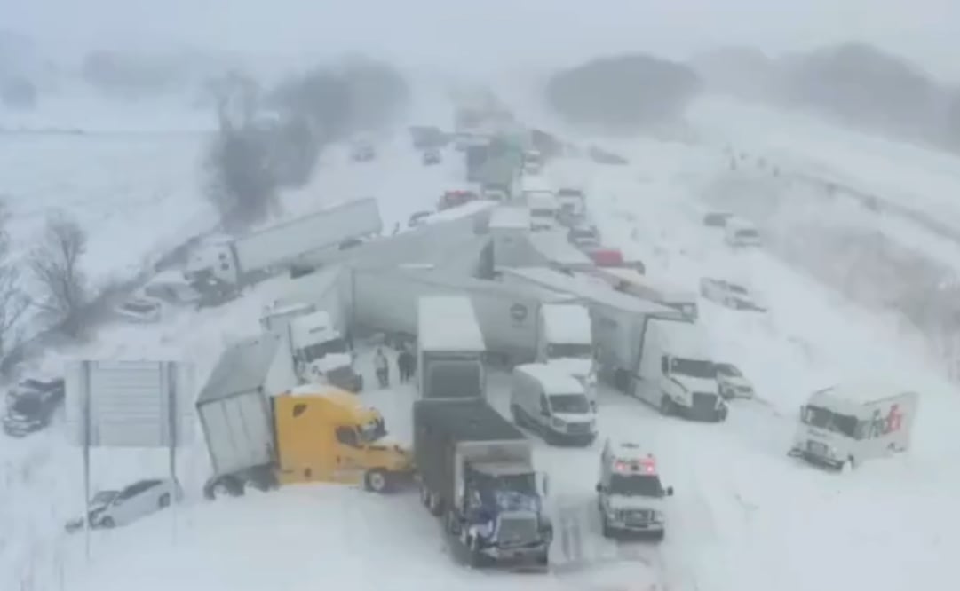 VIDEO: Más de 100 vehículos involucrados en choque múltiple por intensa nevada en Michigan, EU